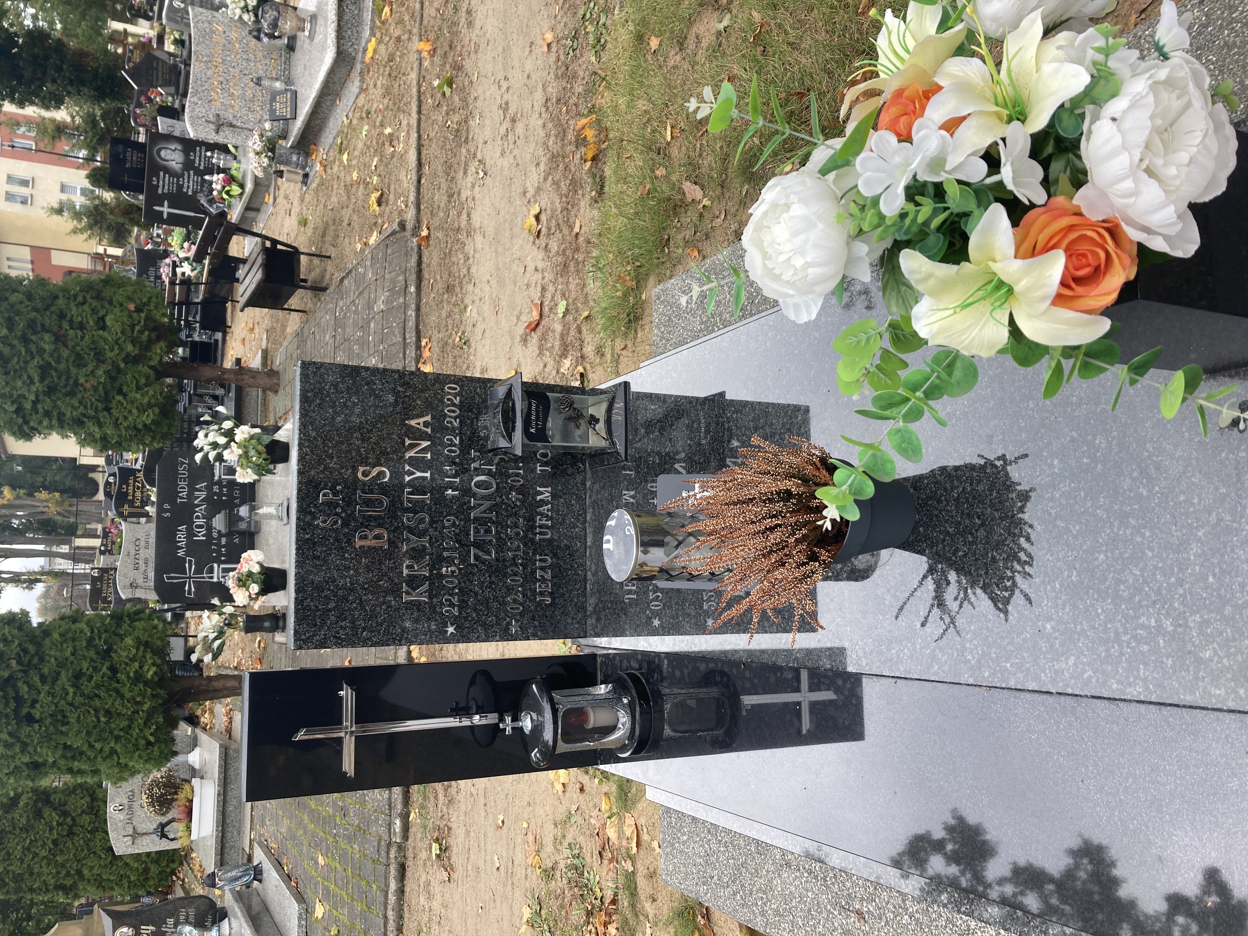 Zenon Bus 2023 Czarne - Grobonet - Wyszukiwarka osób pochowanych