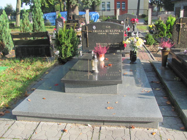 Małgorzata Kuklińska 1975 Czarne - Grobonet - Wyszukiwarka osób pochowanych